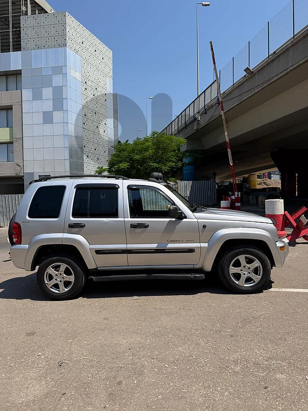 جيب أخرى 2003 2003