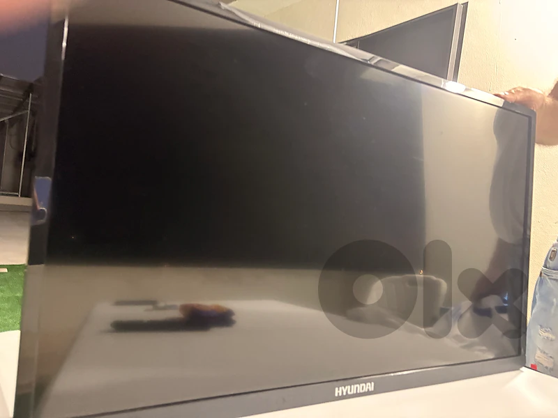 2 TVS HYUNDAI SAME  EACH ONE 35$