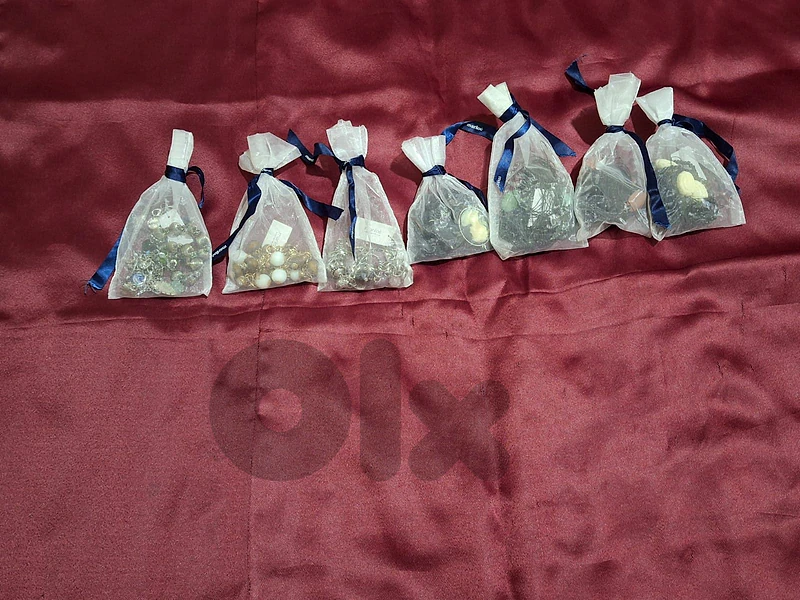 شروة إكسسوارات نسائية راقية (160 حبة) - نخب أول جديدة بالتاغ والتغليف