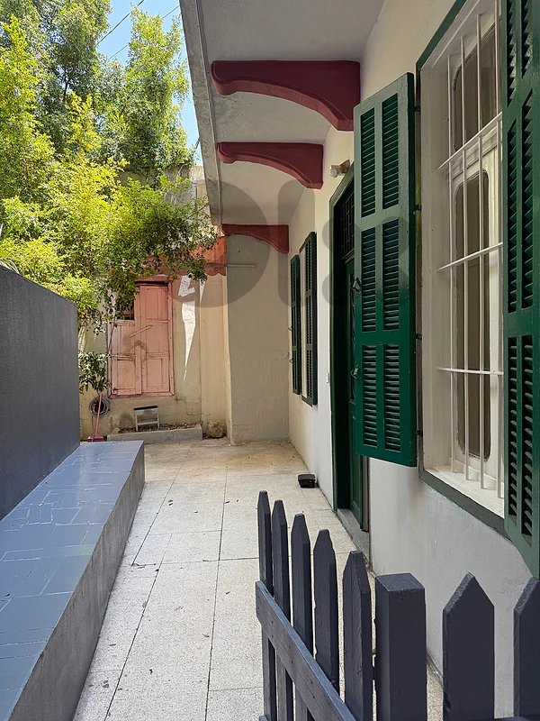 Commerial Spaces with Terrace (Traditional) for rent in Achrafieh.