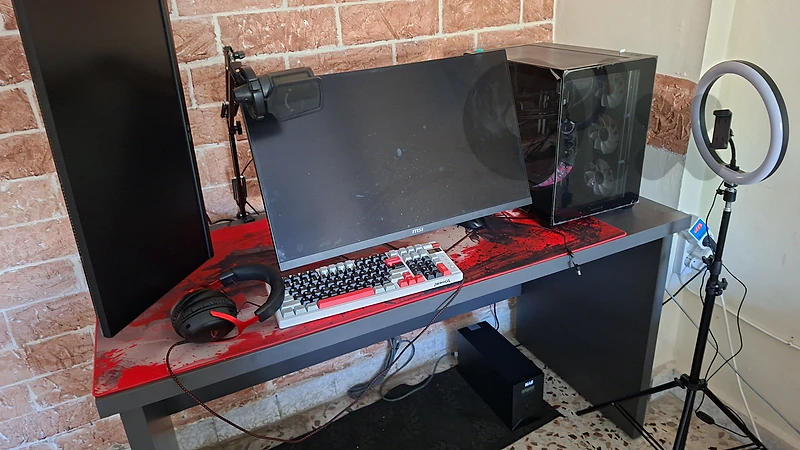gaming computer used like new, full set up gaming computer used like new, full set up