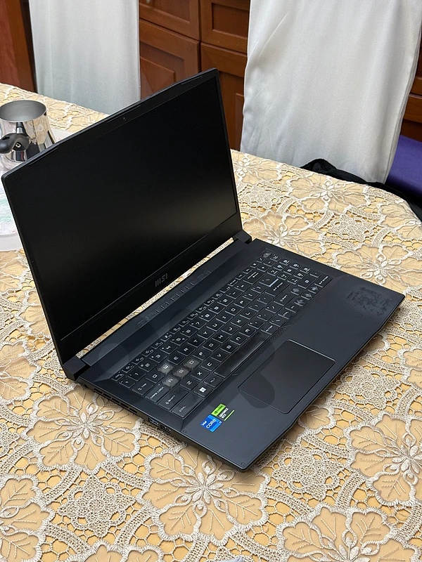 MSI Katana B13VEK (Very Clean) + FREE BAG & COOLER MSI Katana B13VEK (Very Clean) + FREE BAG & COOLER