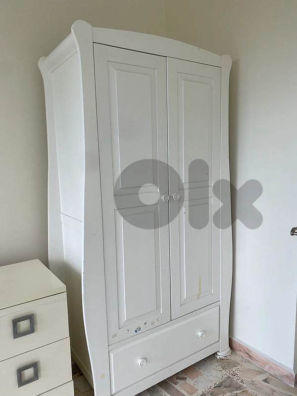 closet and chiffonnière single bed  bedroom