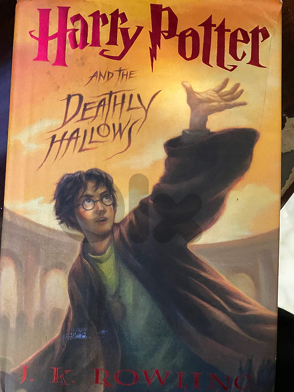Harry potter and the deathly hallows book