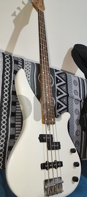 Yamaha ERB 300 ii Indonesian Bass Guitar Yamaha ERB 300 ii Indonesian Bass Guitar