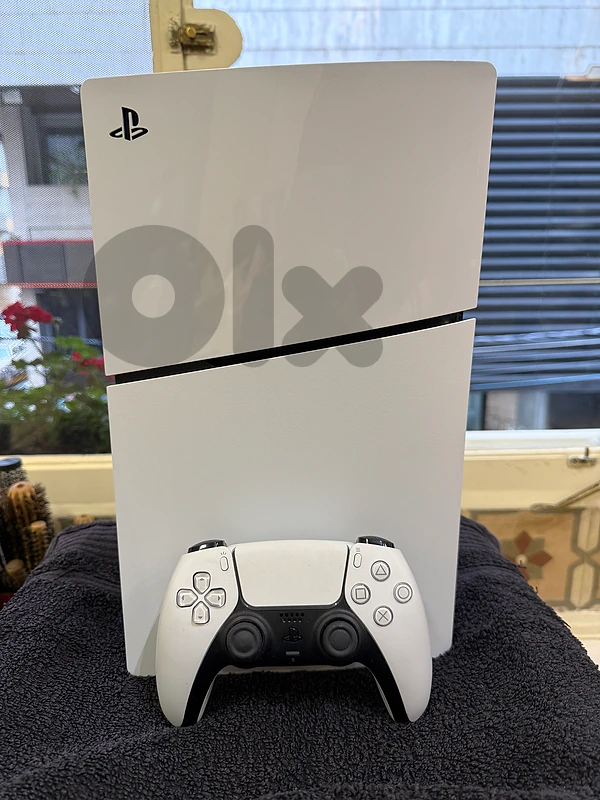 ps5 slim 1tb used 1 month 570$ final price maa mske original w cables