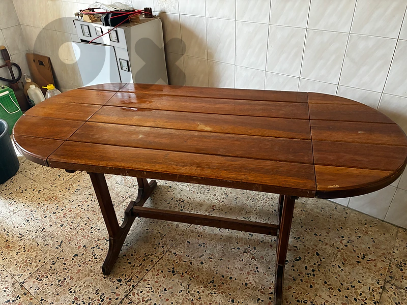 Foldable dining table