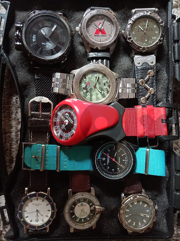 9 extremely rare Vintage watches Swiss and japanese all for 80$