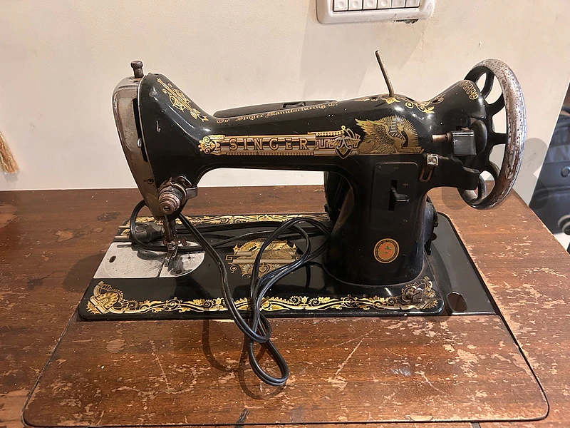 Sewing mahine Singer مكنة خياطة