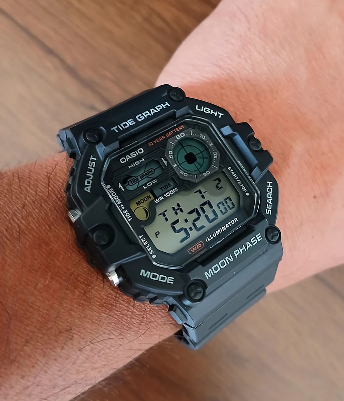 Original Casio moon watch ساعة كاسيو الأصليّة