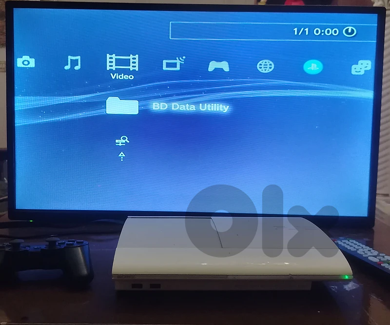 Gaming Setup: White PS3 Super Slim + Platinum 32" LED TV Bundle