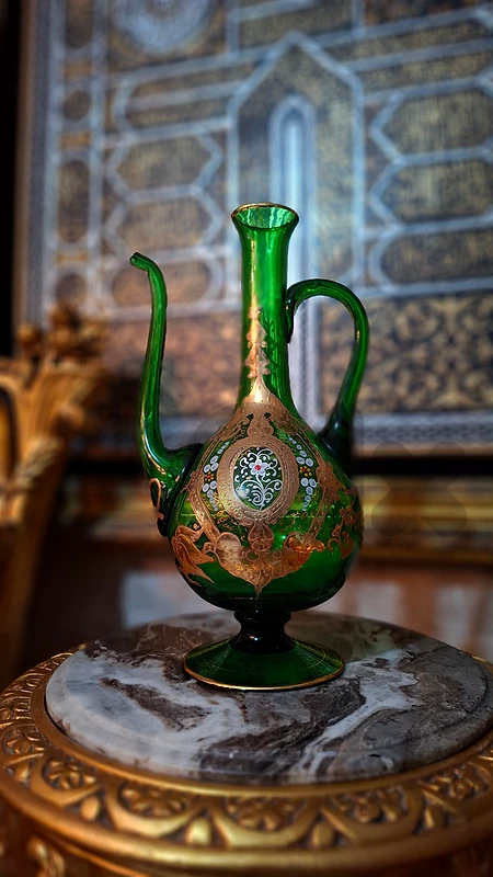 إبريق بوهيمي ملكي نادر مذهّب من القرن التاسع عشر