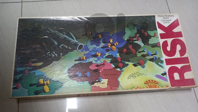 Vintage 70s Parker Brothers Risk: World Conquest Board Game Complete