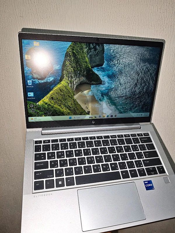hp 630 G9 i7 12th/16gb/512