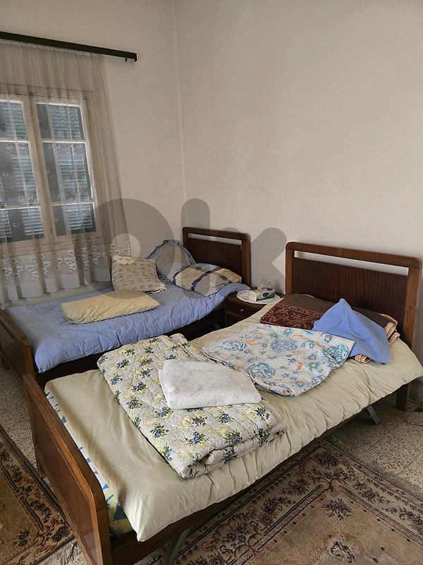 full bedroom