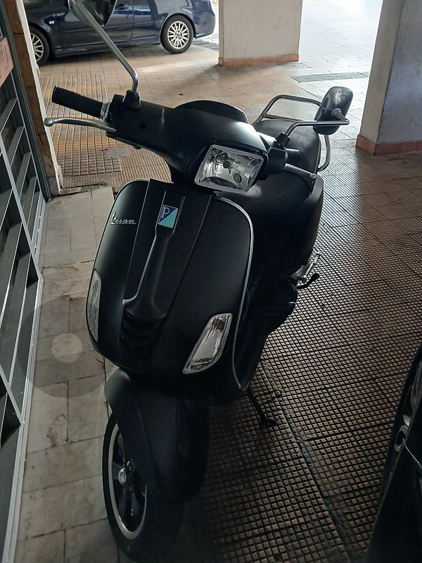 Vespa black matt