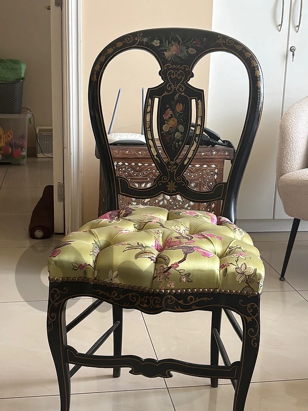 2 collections chairs