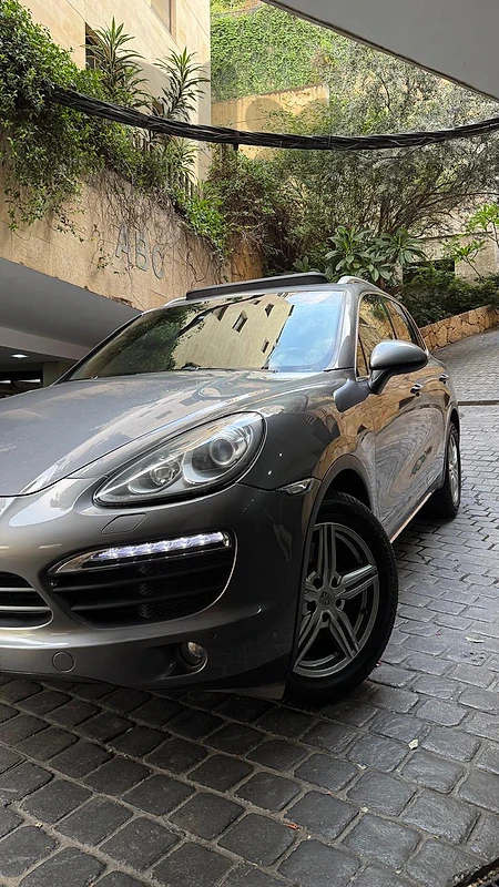 Porsche Cayenne 2013 cayenne s full optionsall service in company