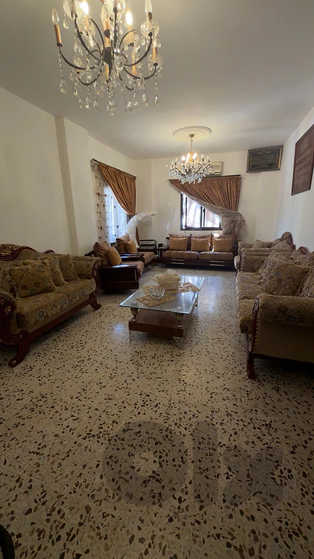 صالونين كاملين مع طاولة زجاج – بحالة جيدة