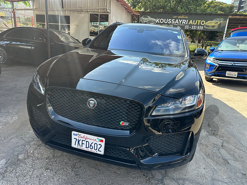 Jaguar F-Pace 2019 S  very clean Blauk V6 clean car fax