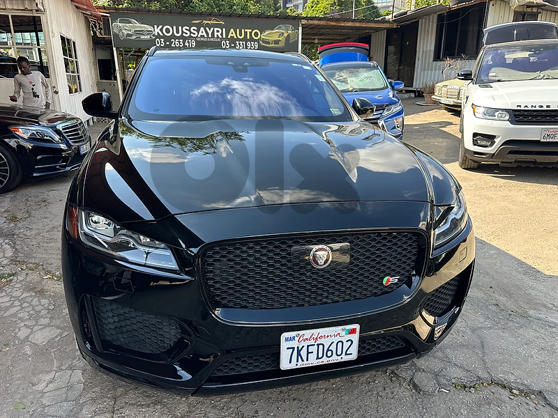 Jaguar F-Pace 2019 S  very clean Blauk V6 clean car fax