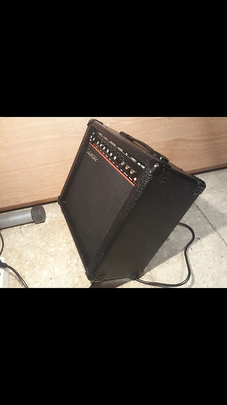 SILVERTONE (AG-15R) solid state guitar combo amplifier 30WATTS Peak 8 inches speaker an incredible clear sounding guitar amp. for its size with effects reverb , overdrive & equalizer the amp still new
