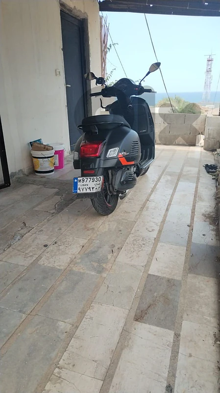 Vespa Gts super sport 300 hpe for sale like new.