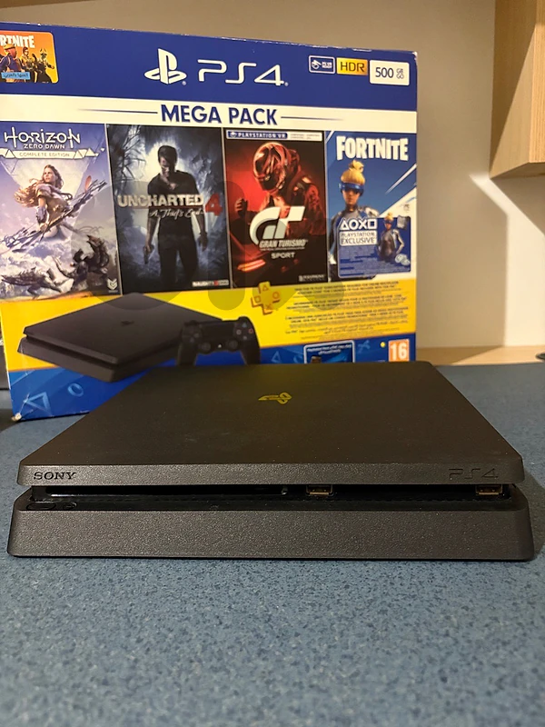 PS4 Slim PS4 Slim
