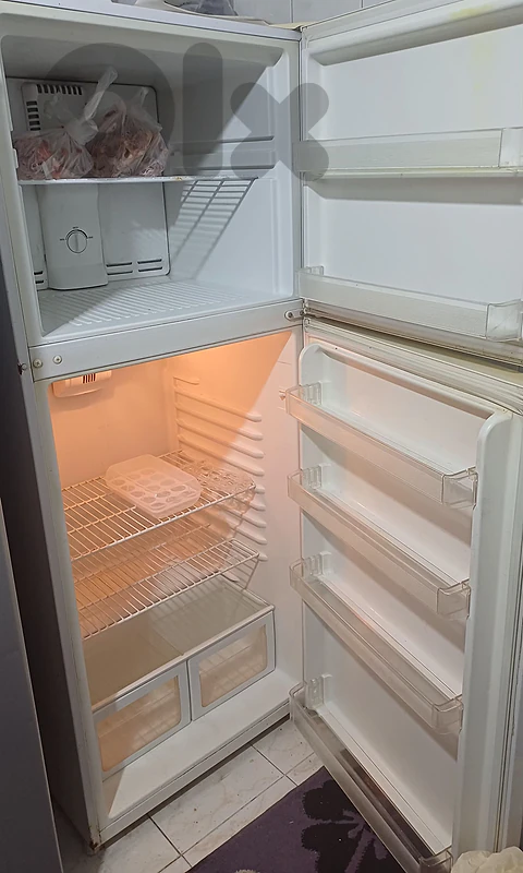 براد مستعمل نظيف
