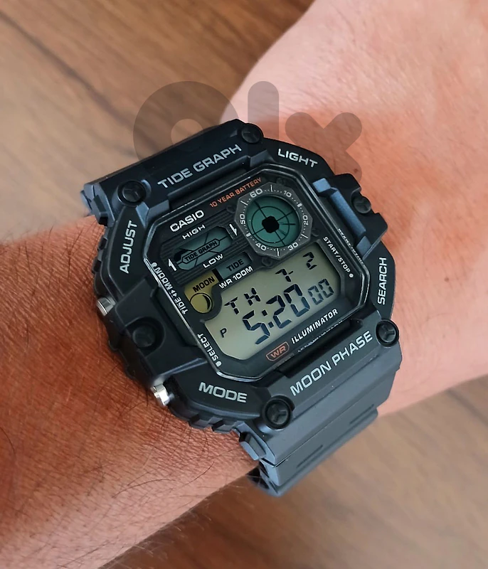 Original Casio moon watch  ساعة كاسيو الأصليّة باللون الأسود المفقود