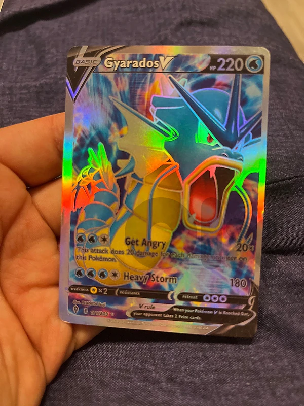 Gyardos V pokemon
