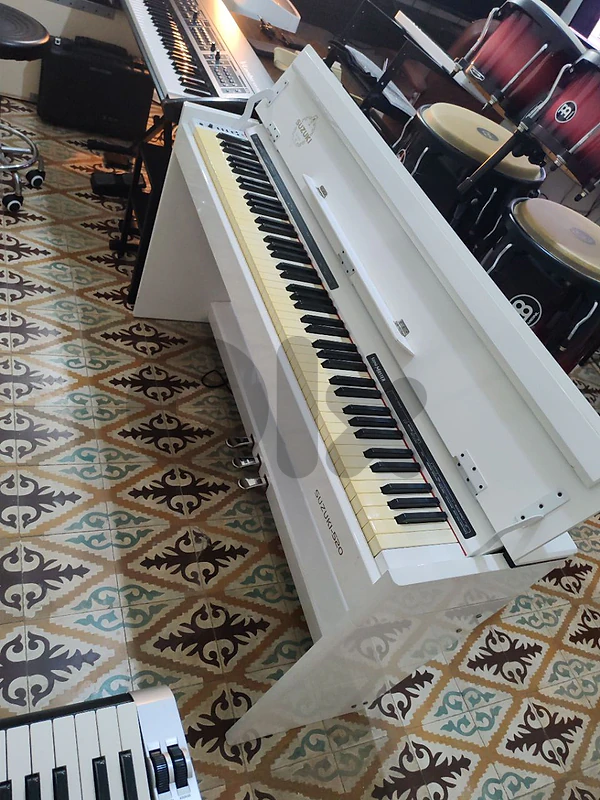 Piano SUZUKI