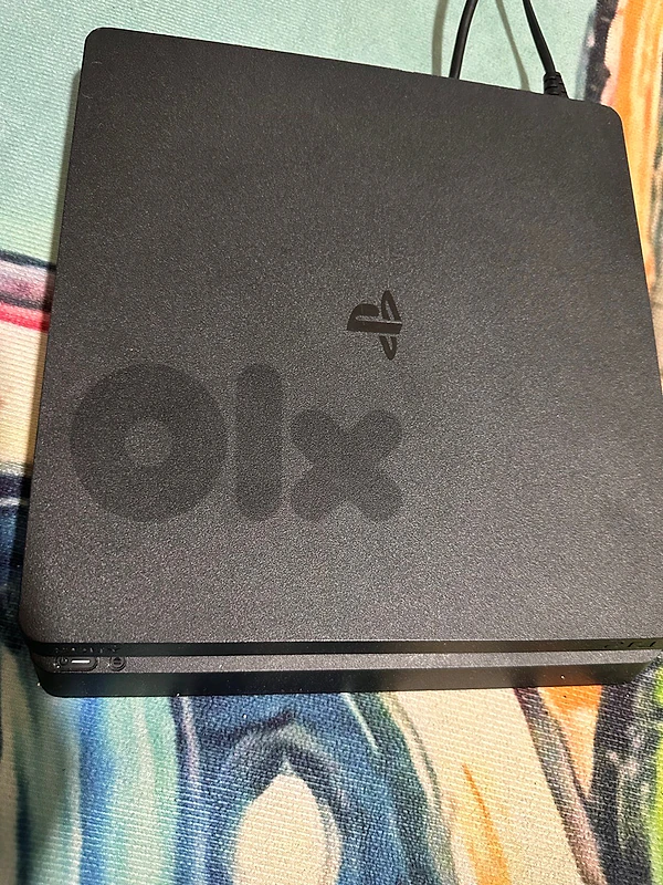 PS4 slim 1tb