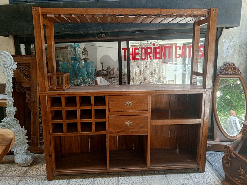 Solid Wood Bar with 4 Rotating Chairs