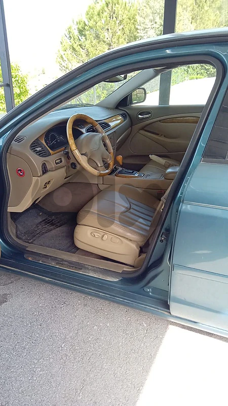 Jaguar S-Type 2000 sedan