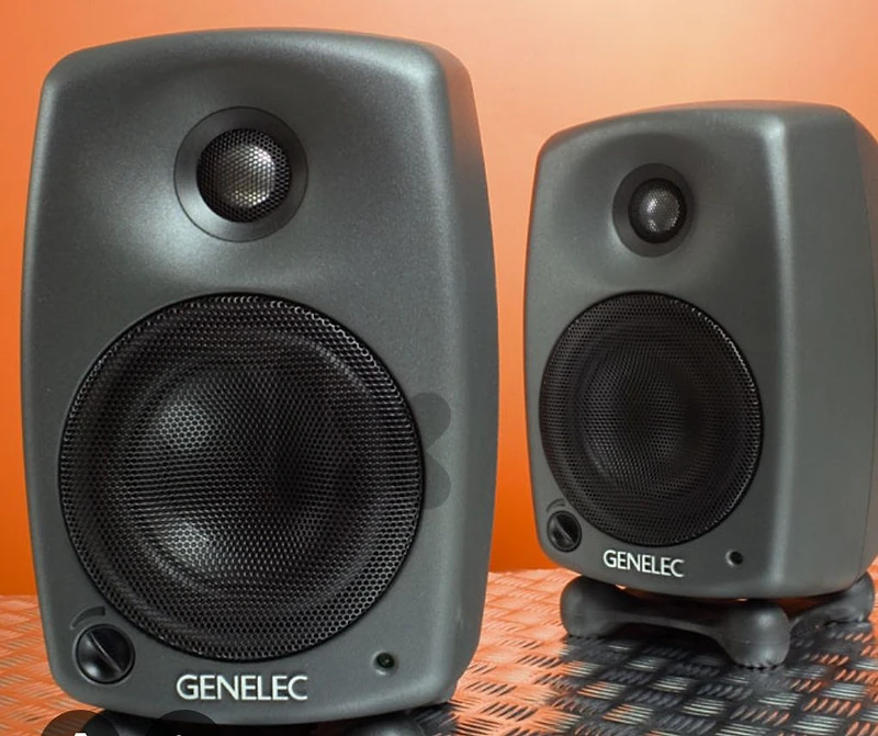2 Genelec monitor studio