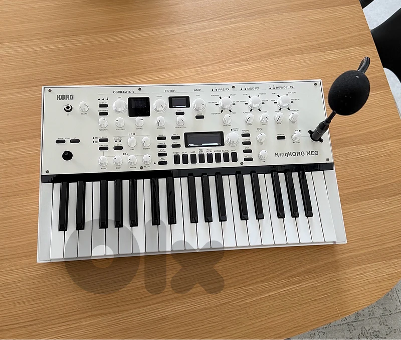 Korg KingKORG Neo 37-key Virtual Analog Synthesizer and Vocoder