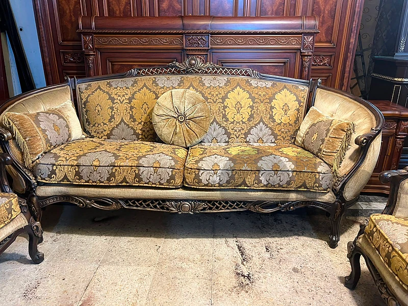طقم كنبايات حفر خشب زان خمس قطع وطاولة