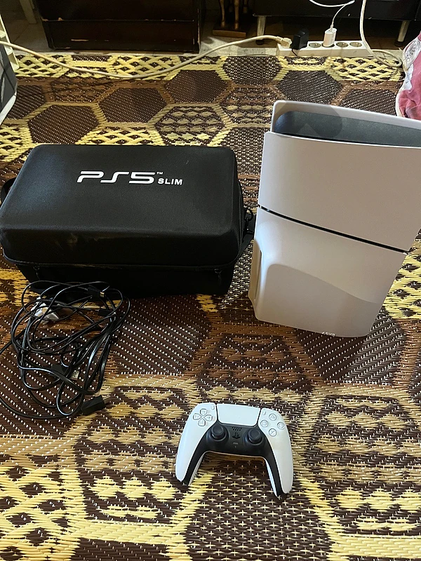 PS5 slim 1 TB EUROPE souper ndife+ 1 controller+bag+all cables