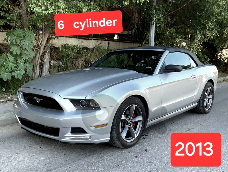 2013 Ford Mustang 6 cylinder excellent condition