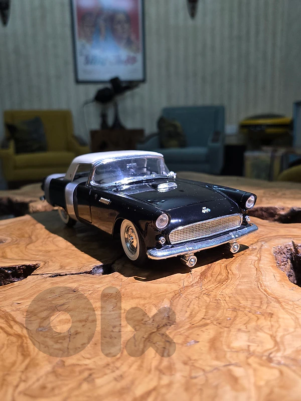 Ford Thunderbird 1/18 diecast car