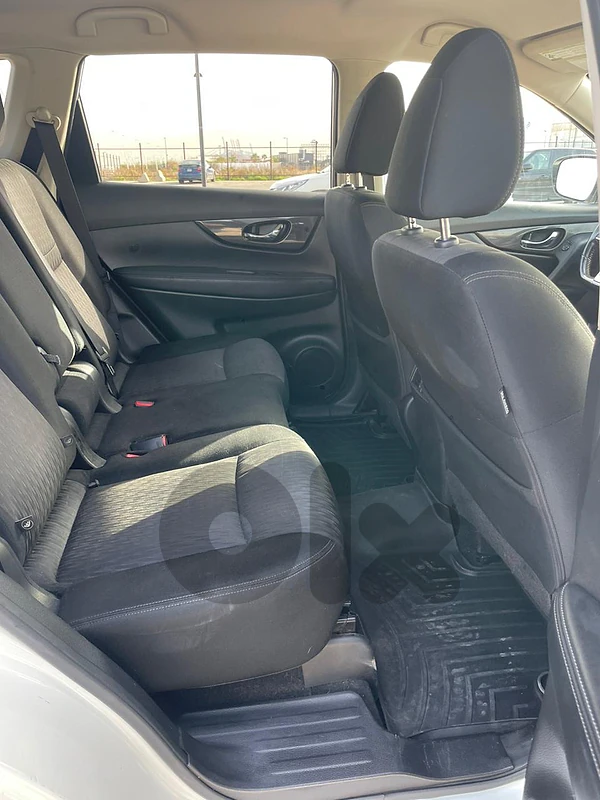 Nissan Rogue 2017, غير مسجل