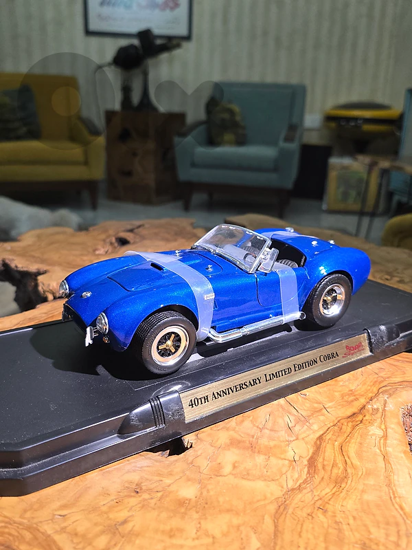 1/18 diecast car Road Signature 40th Anniversary Limited Edition Cobra