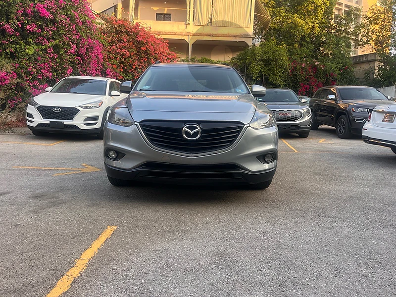 Mazda CX-9 model 2011, AWD, touring, super clean, full option.