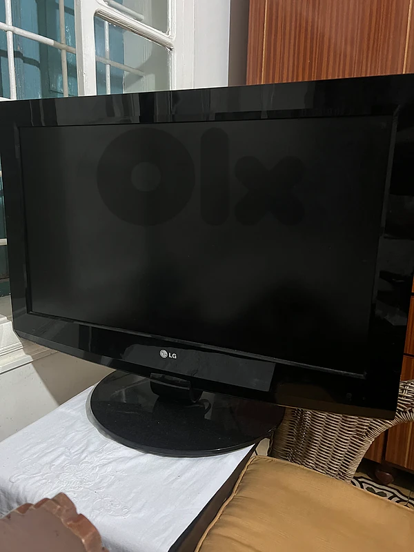 G 32” LCD TV