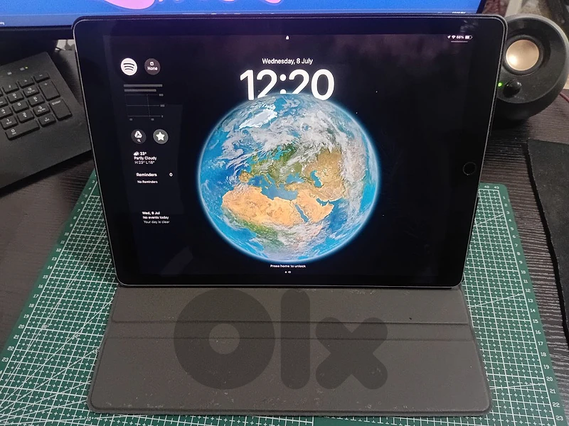 iPad Pro 12.9 ( 2nd Generation ) iPad Pro 12.9 ( 2nd Generation )