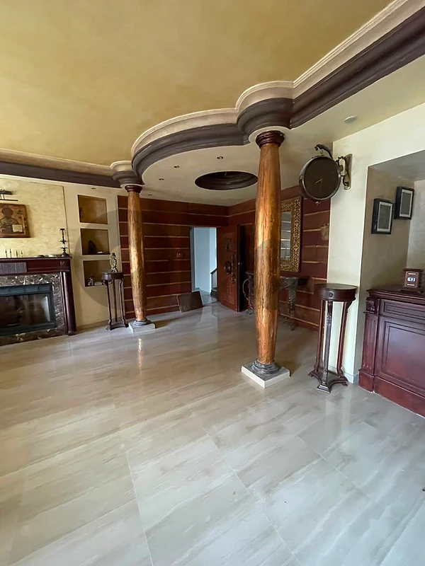 High-End Upgraded Apartment For Sale in Achrafieh