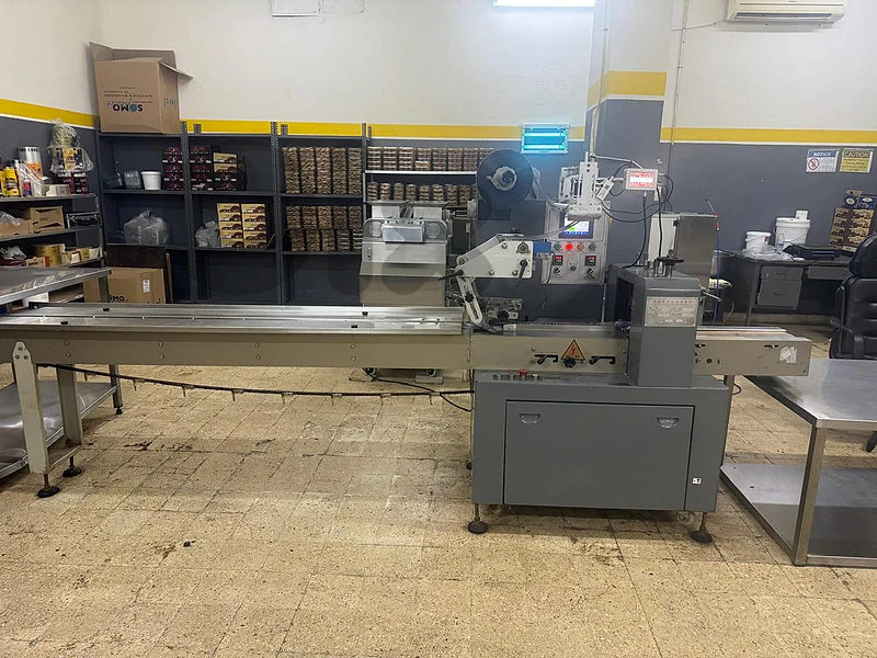 Automatic Flow Pack Packaging Machine for Cakes, Kaak & Bread