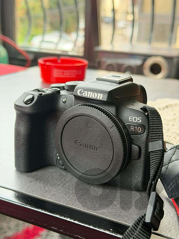 Canon EOS R10 Mirrorless Camera