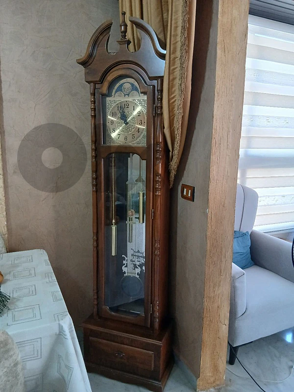 ساعة  هزاز  في صندوق